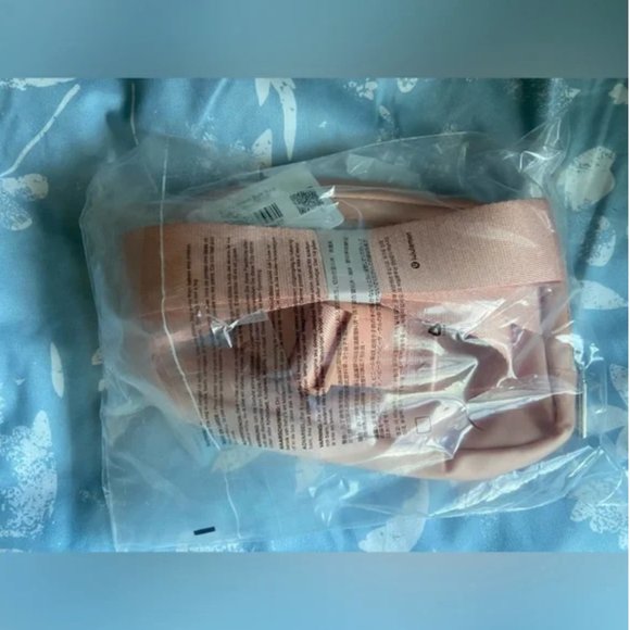 NWT Lululemon Everywhere Belt Bag 1L in RARE Melon Sorbet Color - Picture 2 of 4
